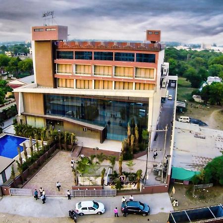 ชลาศรัย รีสอร์ต Hotel Nadiad ภายนอก รูปภาพ