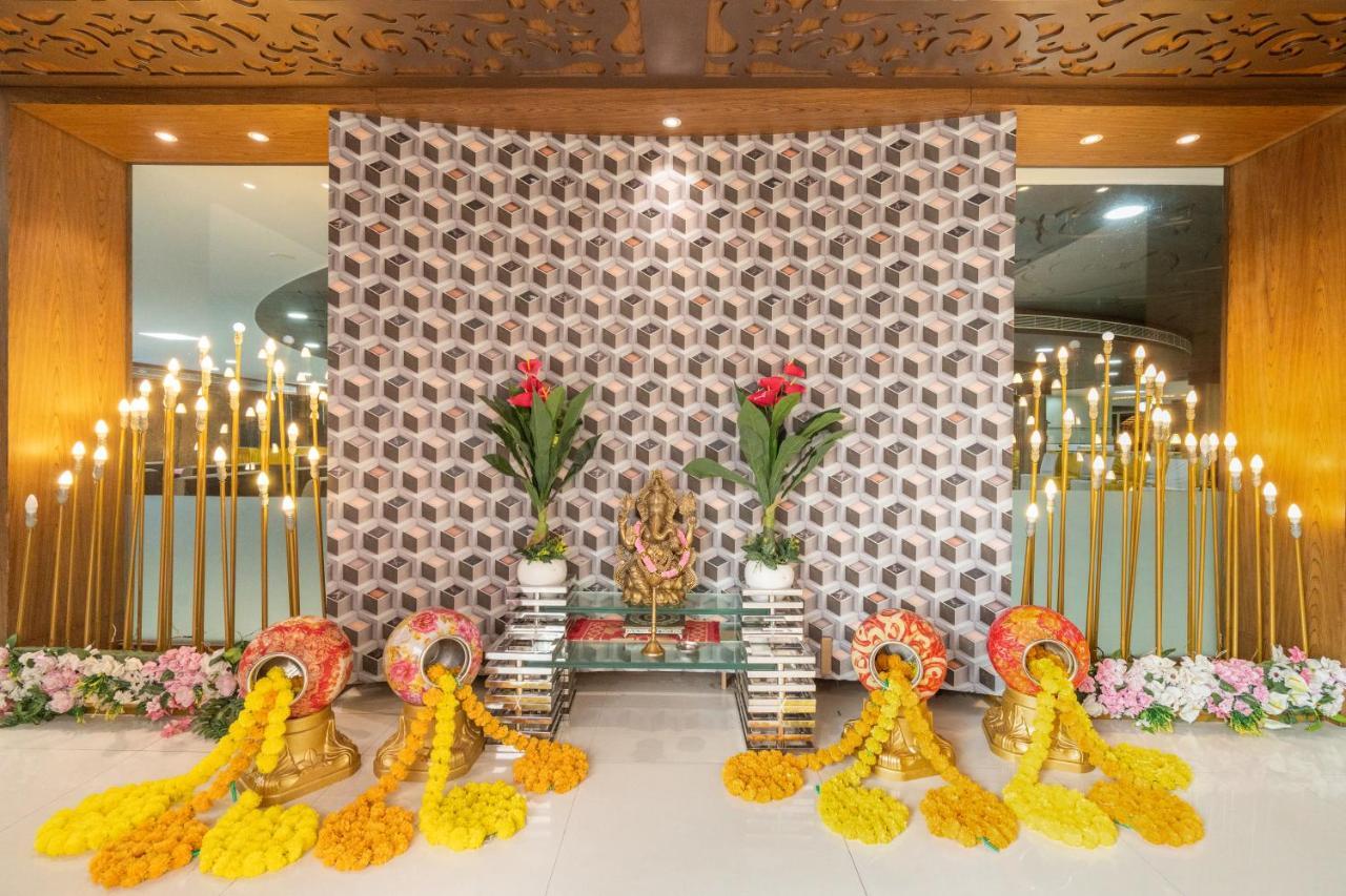 ชลาศรัย รีสอร์ต Hotel Nadiad ภายนอก รูปภาพ