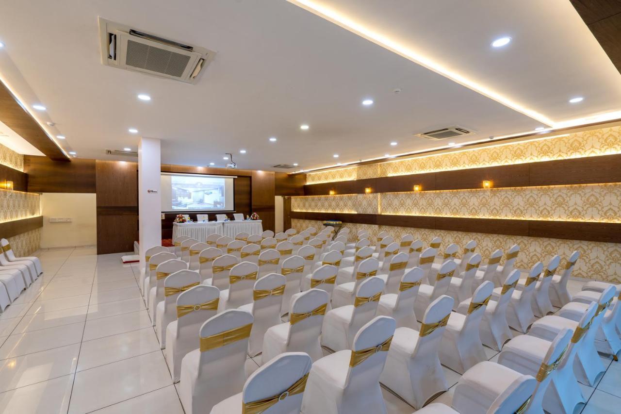 ชลาศรัย รีสอร์ต Hotel Nadiad ภายนอก รูปภาพ