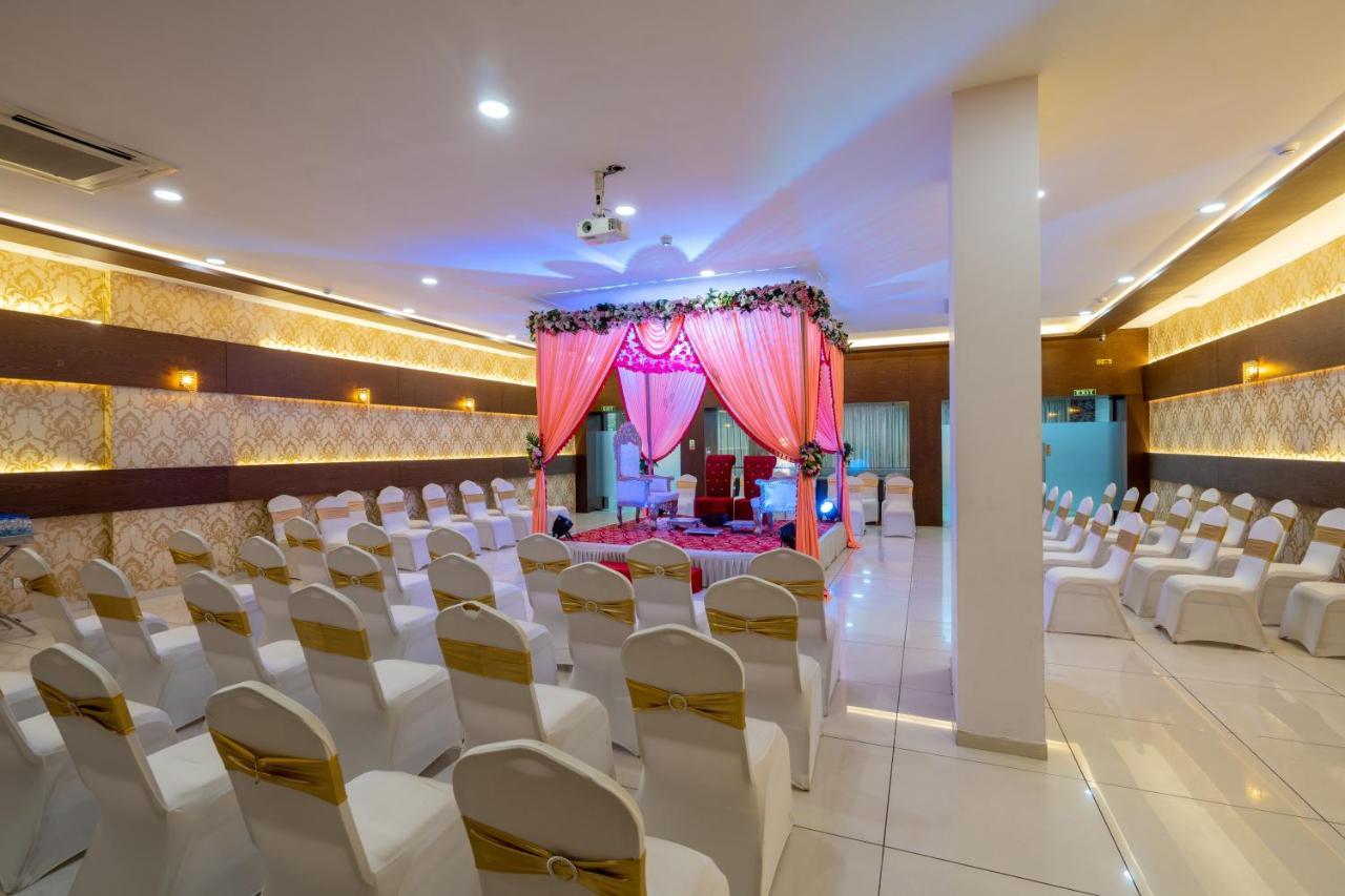 ชลาศรัย รีสอร์ต Hotel Nadiad ภายนอก รูปภาพ