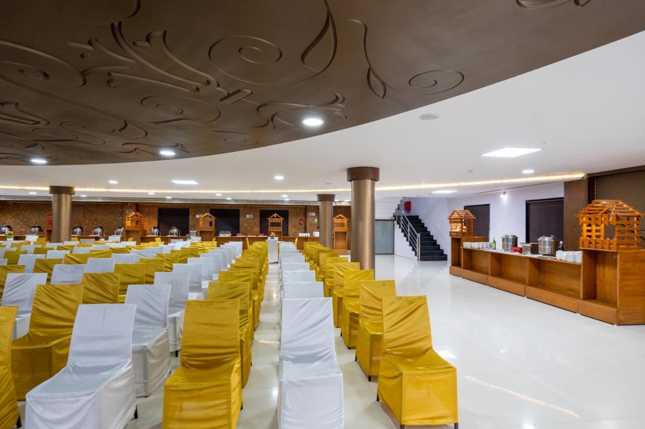 ชลาศรัย รีสอร์ต Hotel Nadiad ภายนอก รูปภาพ
