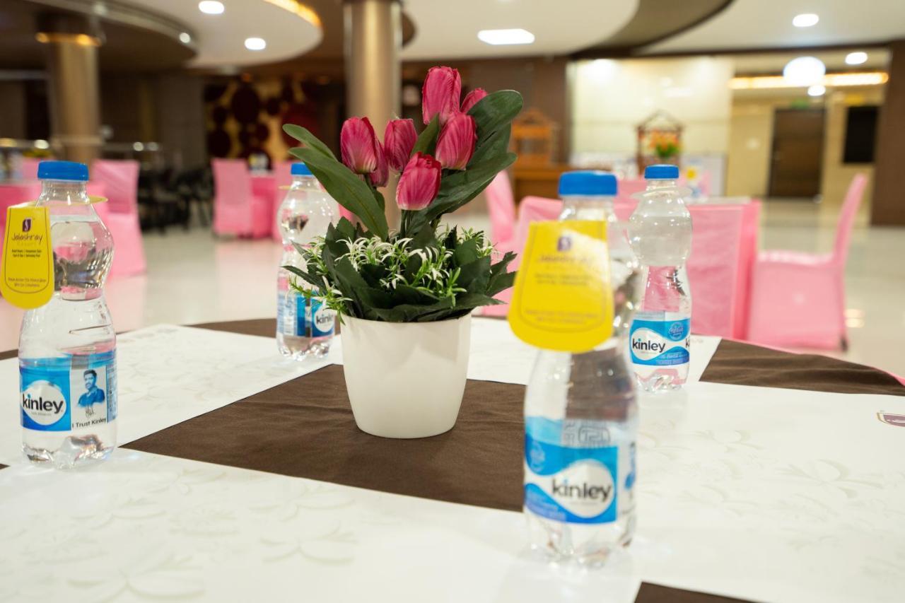 ชลาศรัย รีสอร์ต Hotel Nadiad ภายนอก รูปภาพ