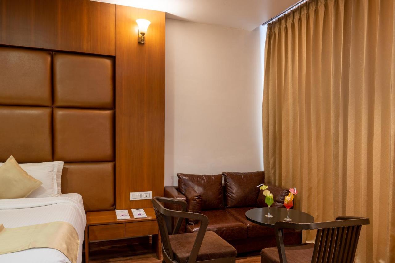 ชลาศรัย รีสอร์ต Hotel Nadiad ภายนอก รูปภาพ