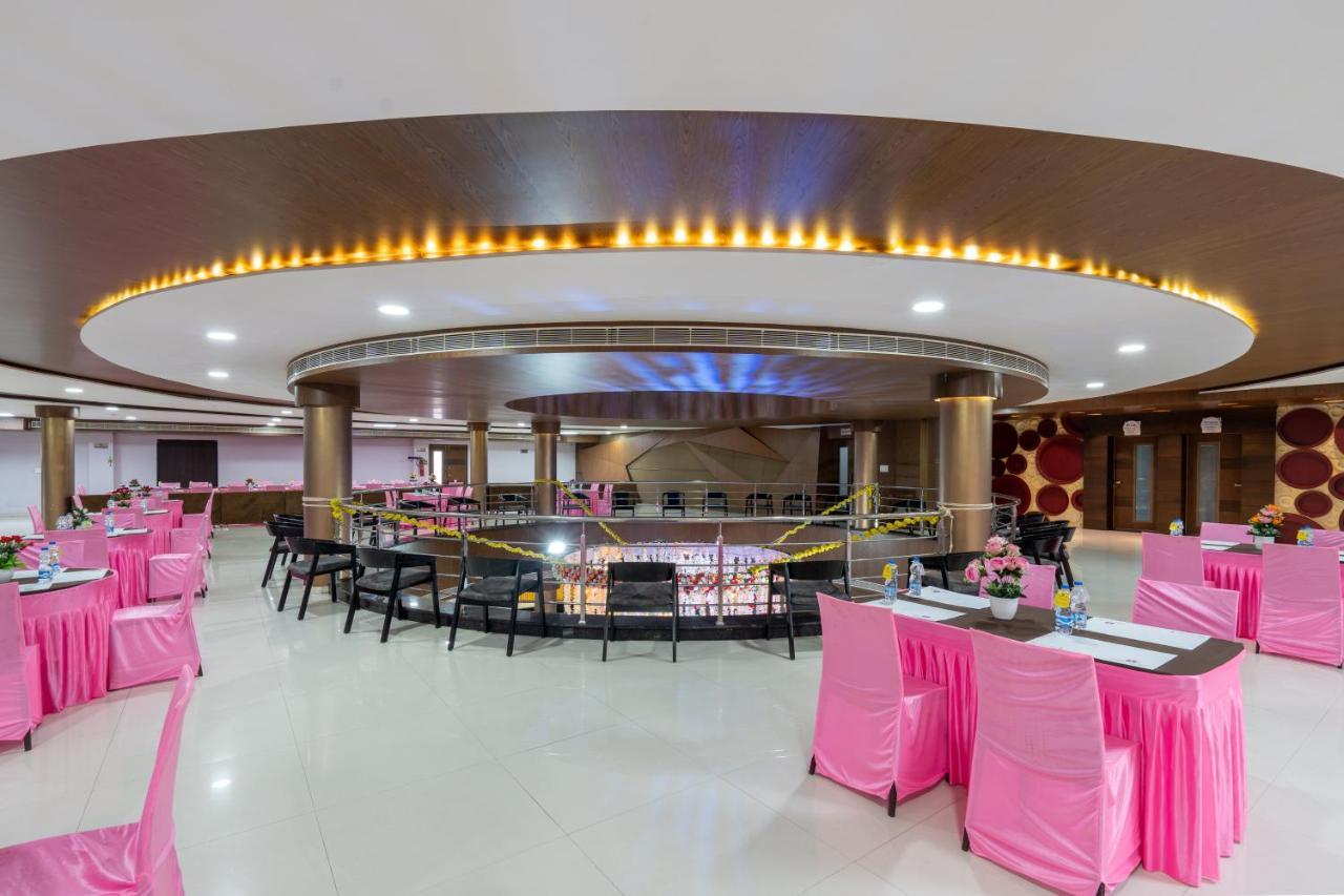 ชลาศรัย รีสอร์ต Hotel Nadiad ภายนอก รูปภาพ