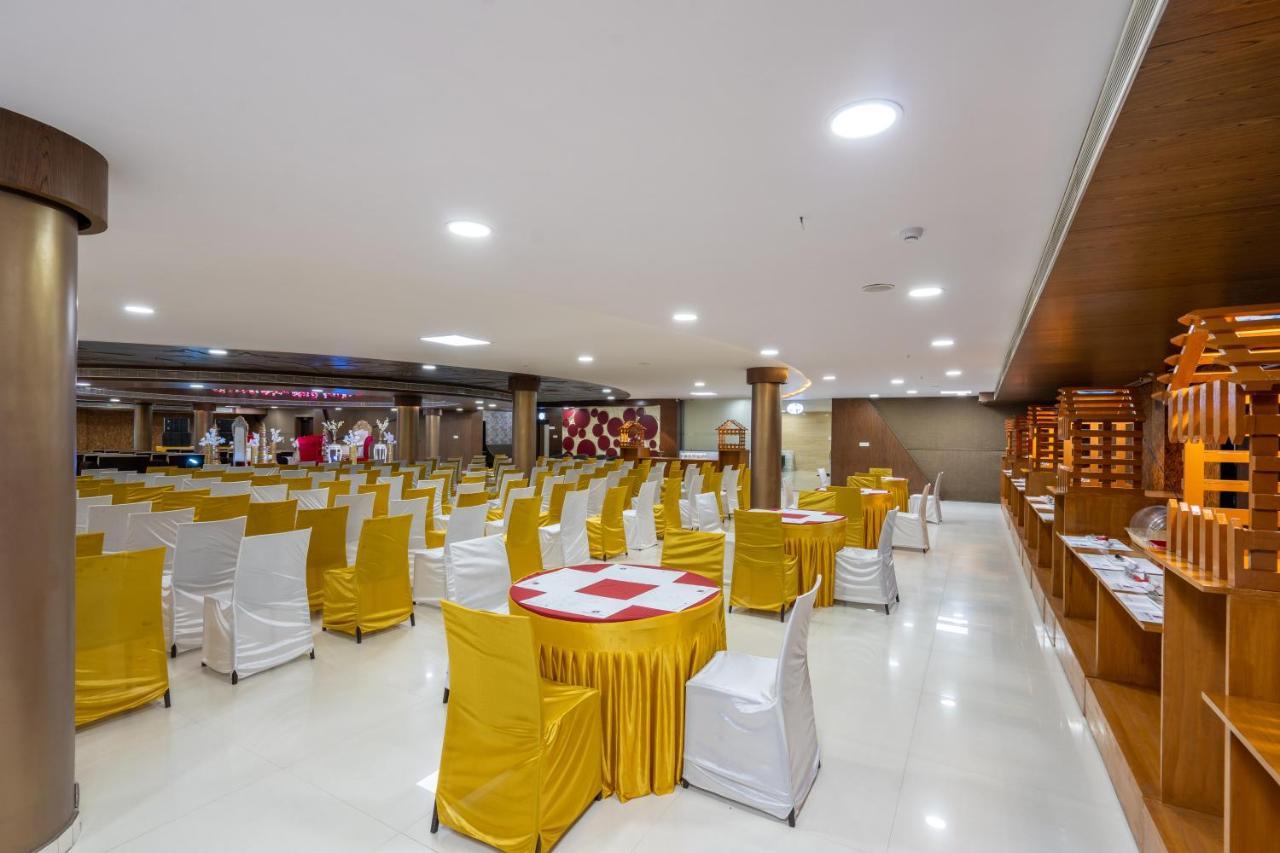 ชลาศรัย รีสอร์ต Hotel Nadiad ภายนอก รูปภาพ