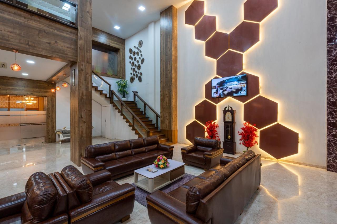 ชลาศรัย รีสอร์ต Hotel Nadiad ภายนอก รูปภาพ