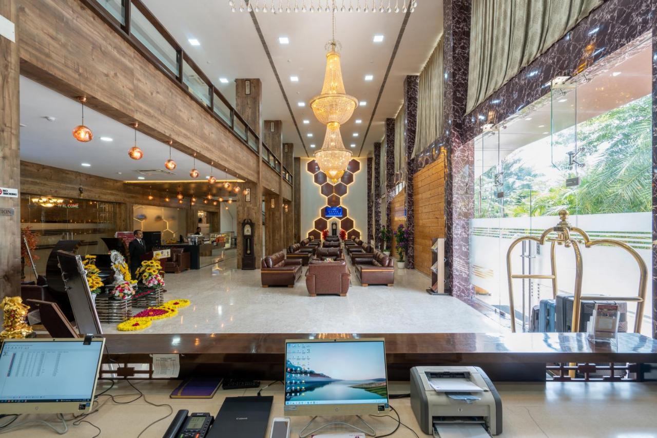 ชลาศรัย รีสอร์ต Hotel Nadiad ภายนอก รูปภาพ