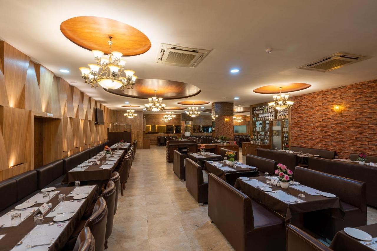 ชลาศรัย รีสอร์ต Hotel Nadiad ภายนอก รูปภาพ