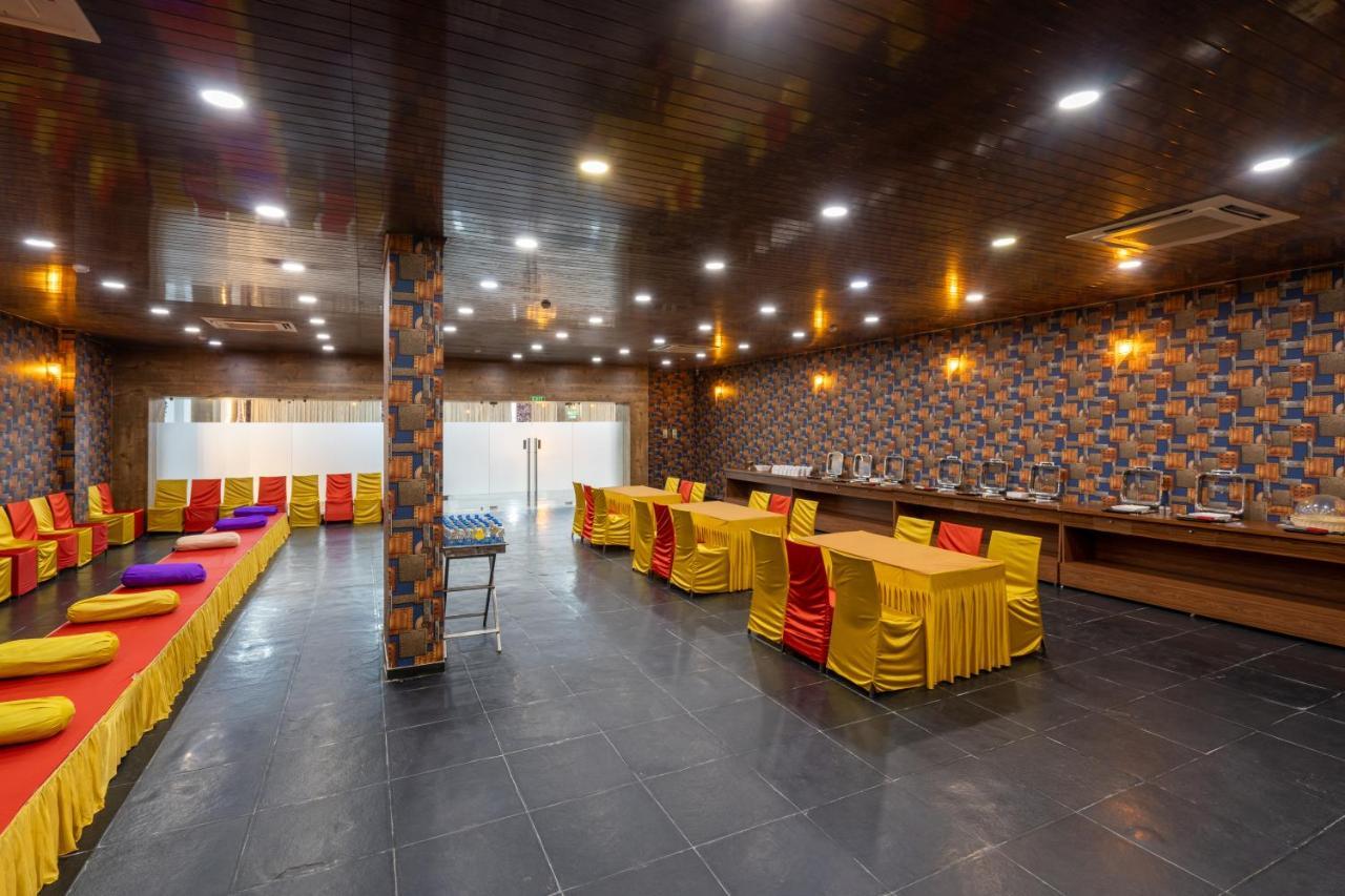 ชลาศรัย รีสอร์ต Hotel Nadiad ภายนอก รูปภาพ