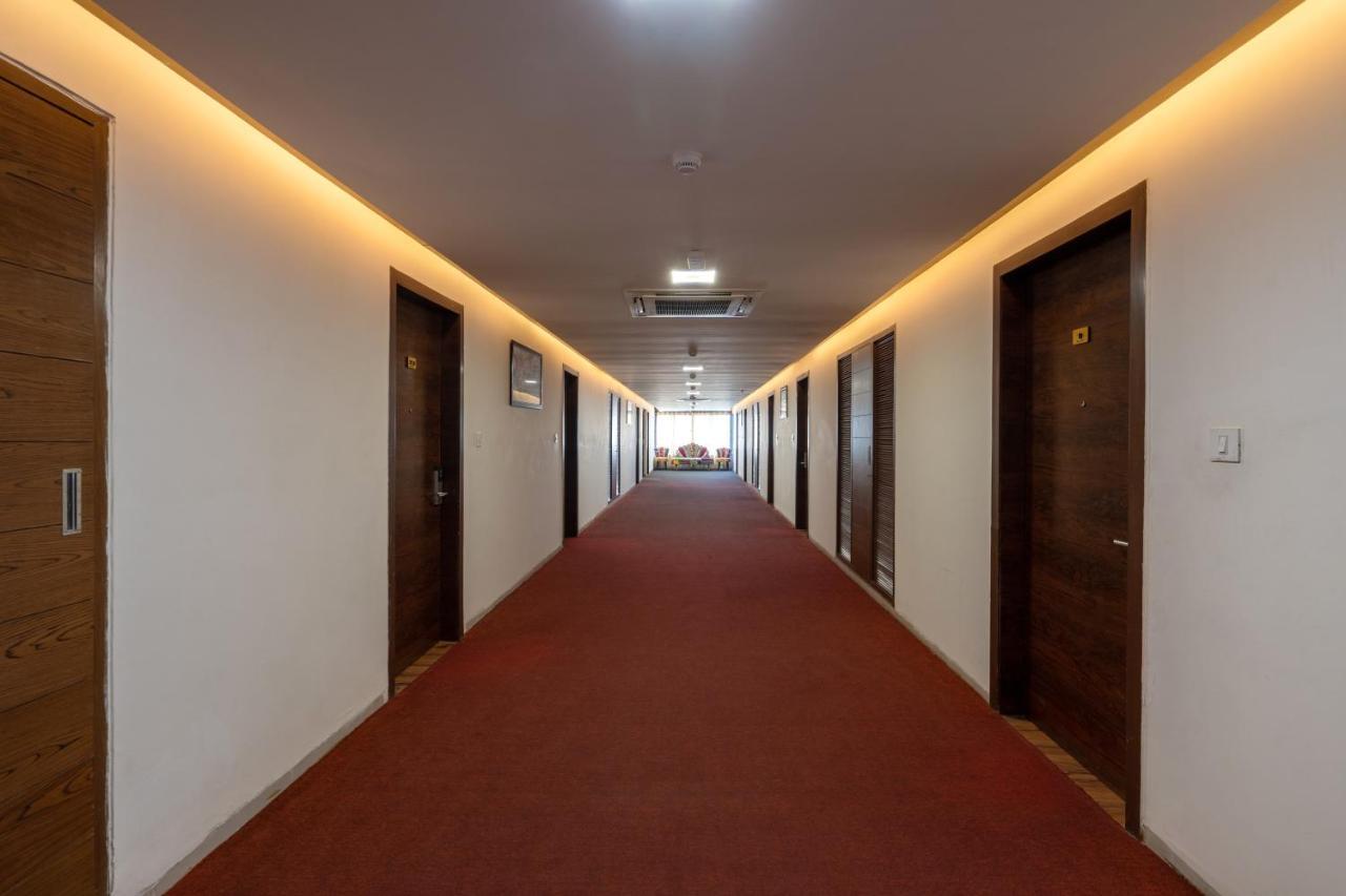 ชลาศรัย รีสอร์ต Hotel Nadiad ภายนอก รูปภาพ
