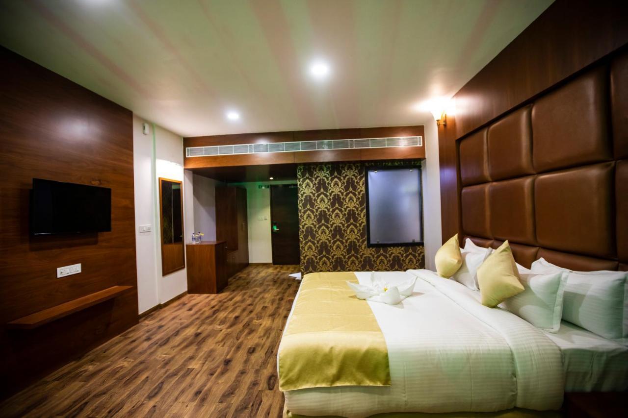 ชลาศรัย รีสอร์ต Hotel Nadiad ภายนอก รูปภาพ