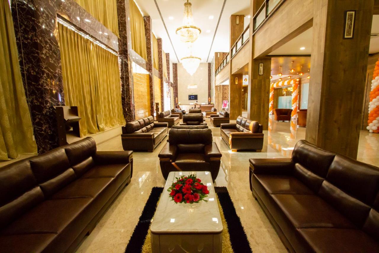 ชลาศรัย รีสอร์ต Hotel Nadiad ภายนอก รูปภาพ