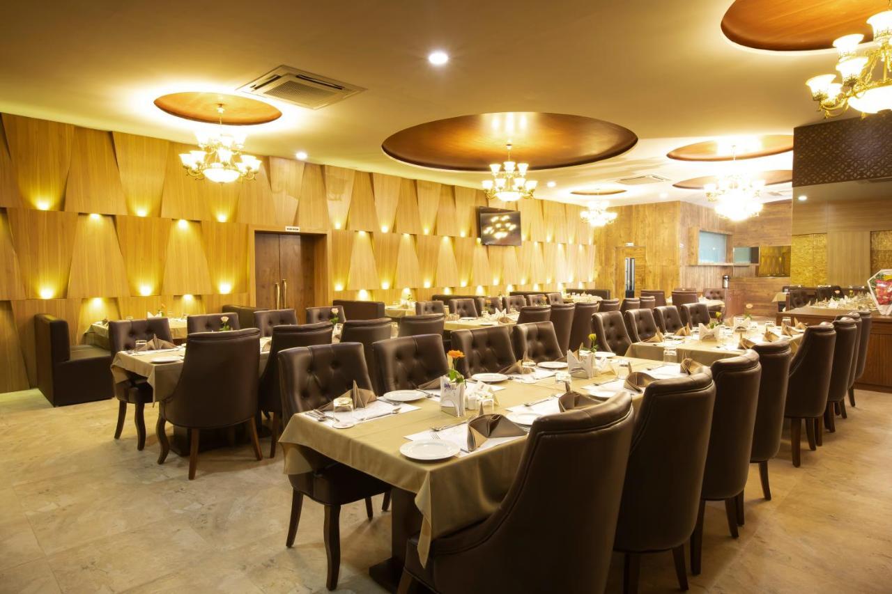 ชลาศรัย รีสอร์ต Hotel Nadiad ภายนอก รูปภาพ
